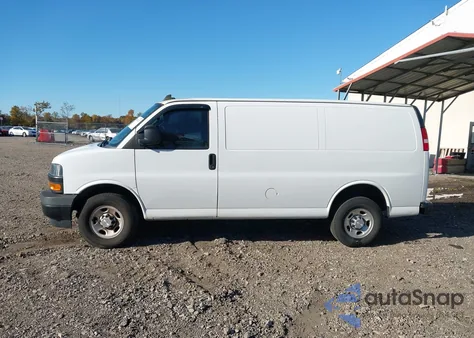 2018 Chevrolet Express 2500 Work Van z USA, uszkodzony, nr VIN 1GCWGAFP3J1272053